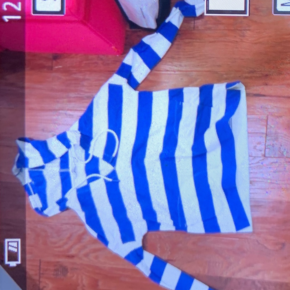 Sweatshirt - Picture 2 of 3